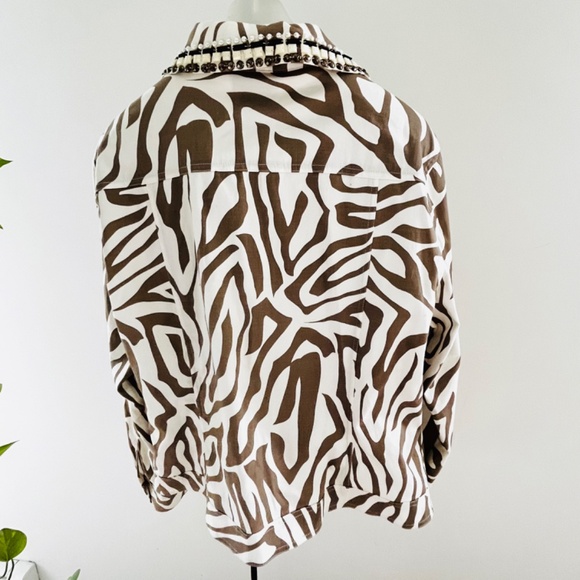Cotton jacket animal print with bead embroidery - Picture 8 of 11